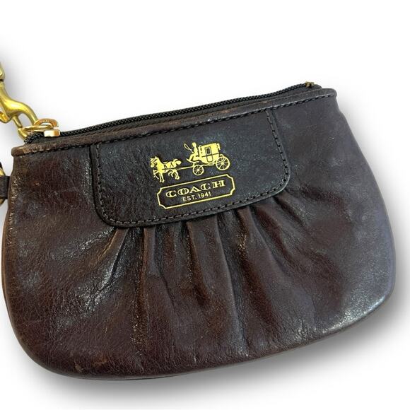 COACH WRISTLET in brown leather with Gold Tone hardware and COACH LOGO TAG - Picture 3 of 16